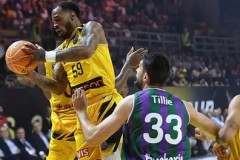 克里斯·范弗里特火箭队续约5000万两年合同